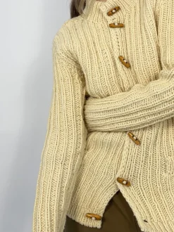 Cardigan in lana con alamari