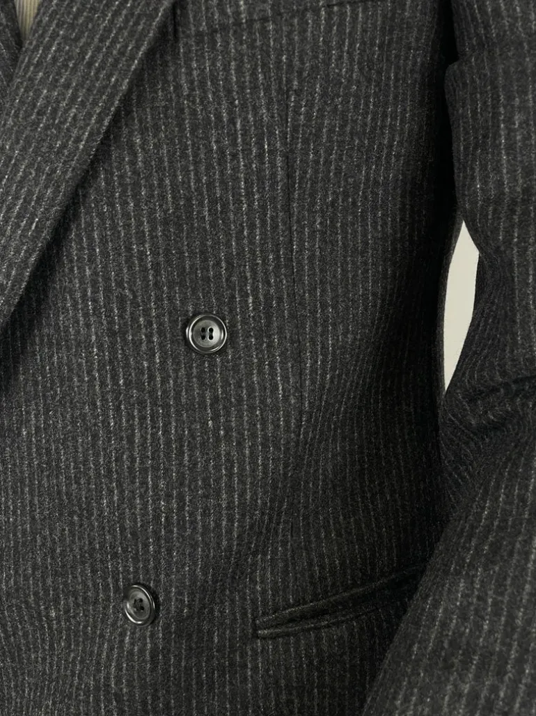 Giacca gessata doppiopetto