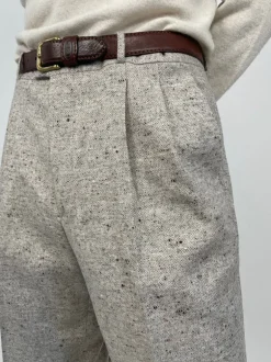 Pantaloni con pence in pura lana