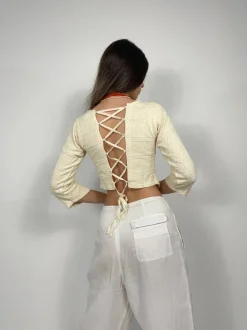 Top in cotone con intreccio sul retro